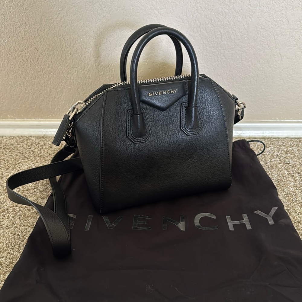 Mini Antigona Sugar Leather Satchel-black